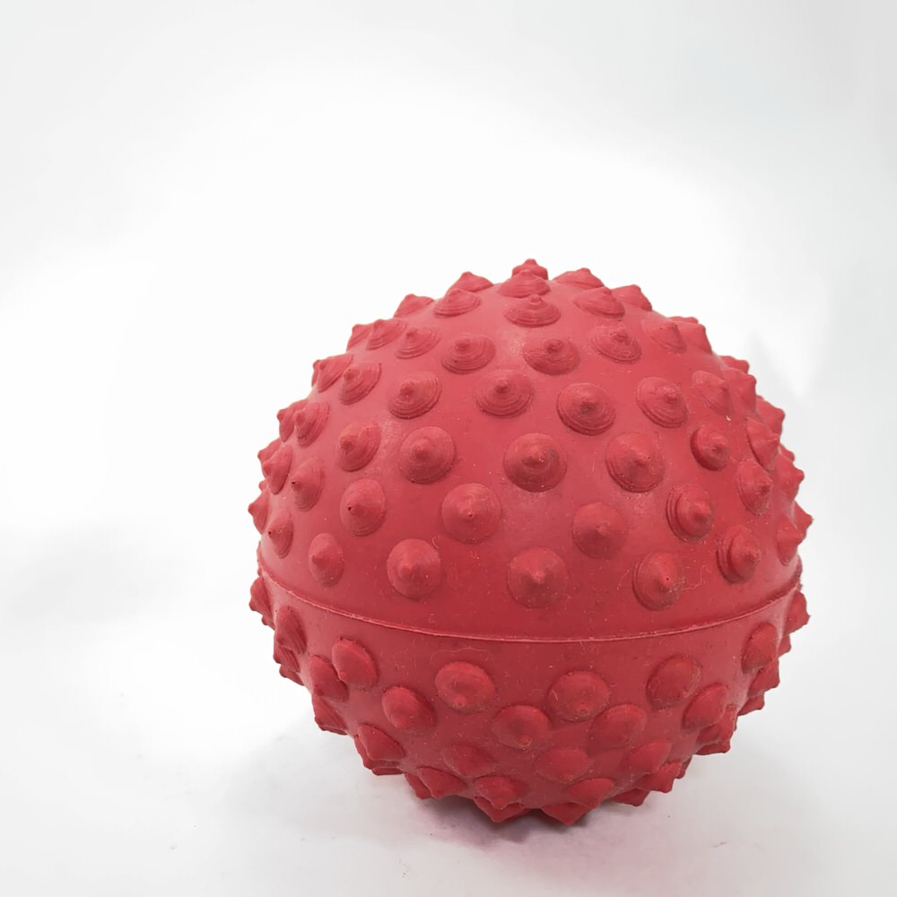 PELOTA GOMA C/PINCHES 10CM